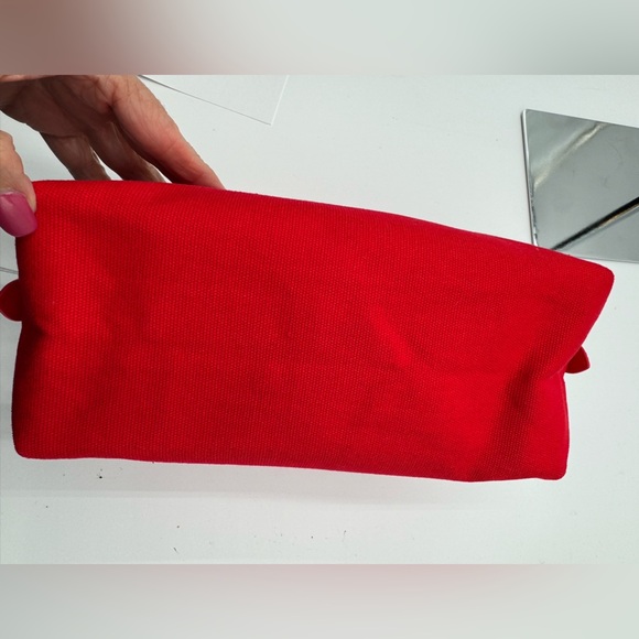 Burberry-Authentic-Beaute Collection Burbery Cosmetic Case Red - Picture 11 of 12